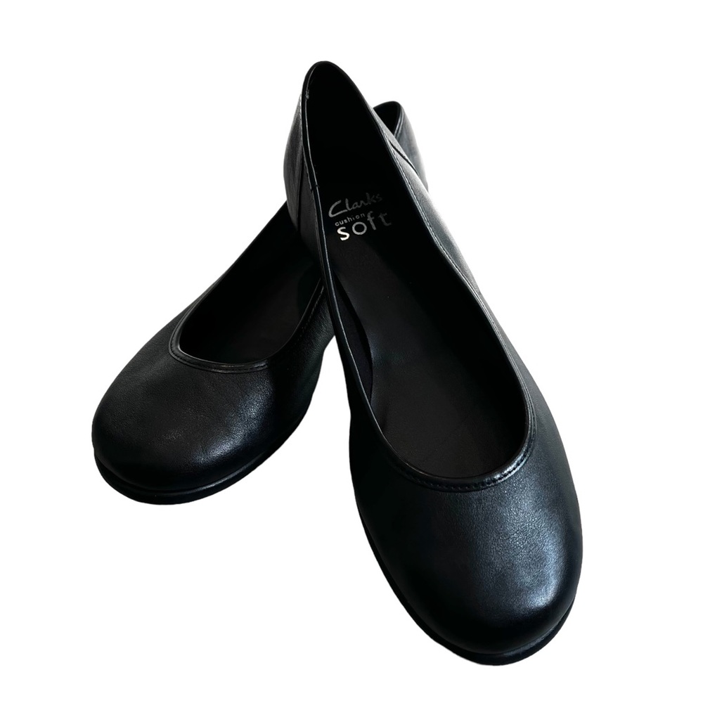 Clarks Split Leather Cushion Soft Slip on flats, Sz 6.5M